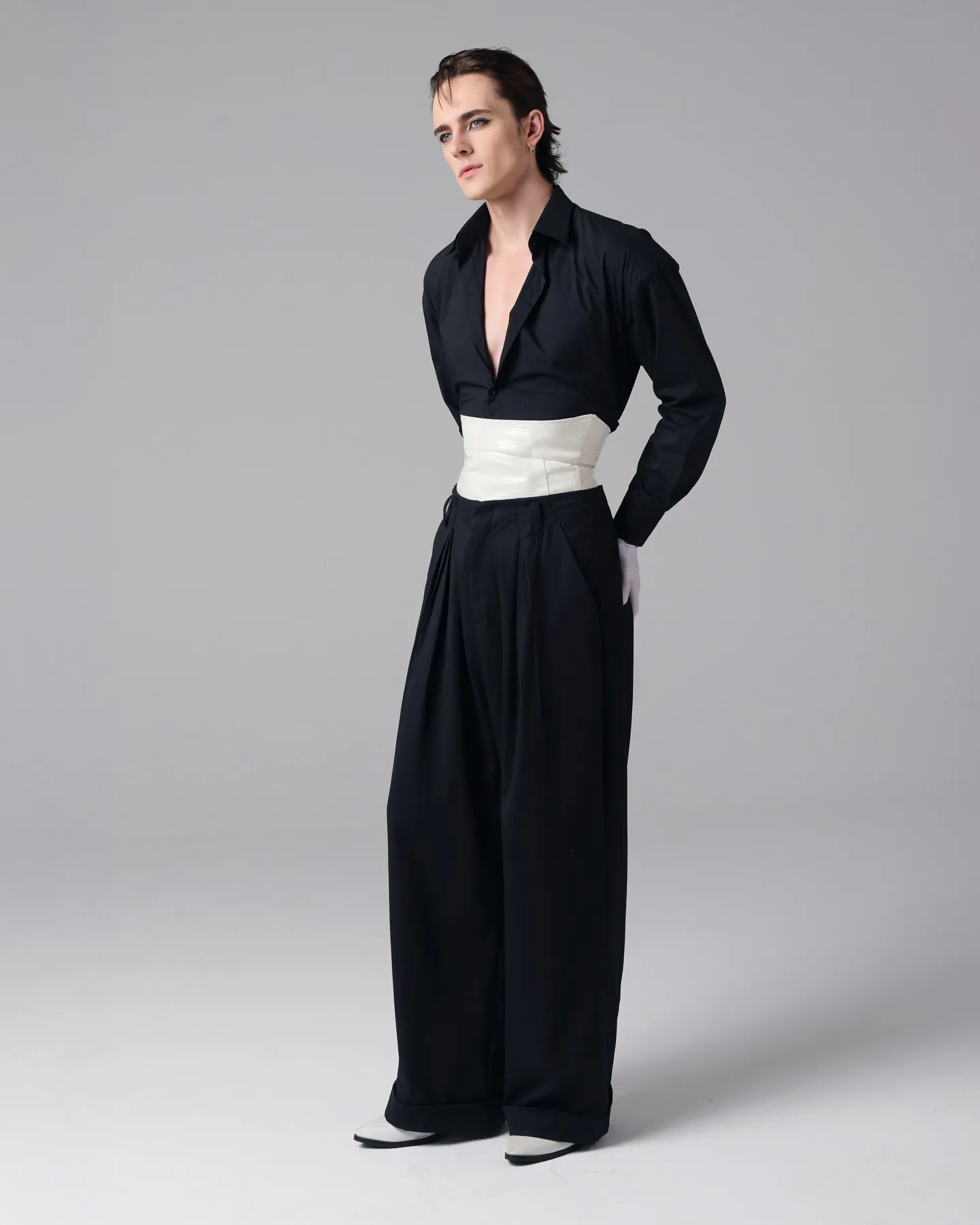 THE TRIPLE-PLEAT TROUSER secondary view